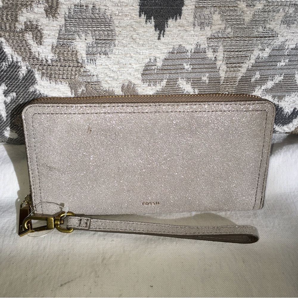 NEW Fossil Logan RFID Wallet